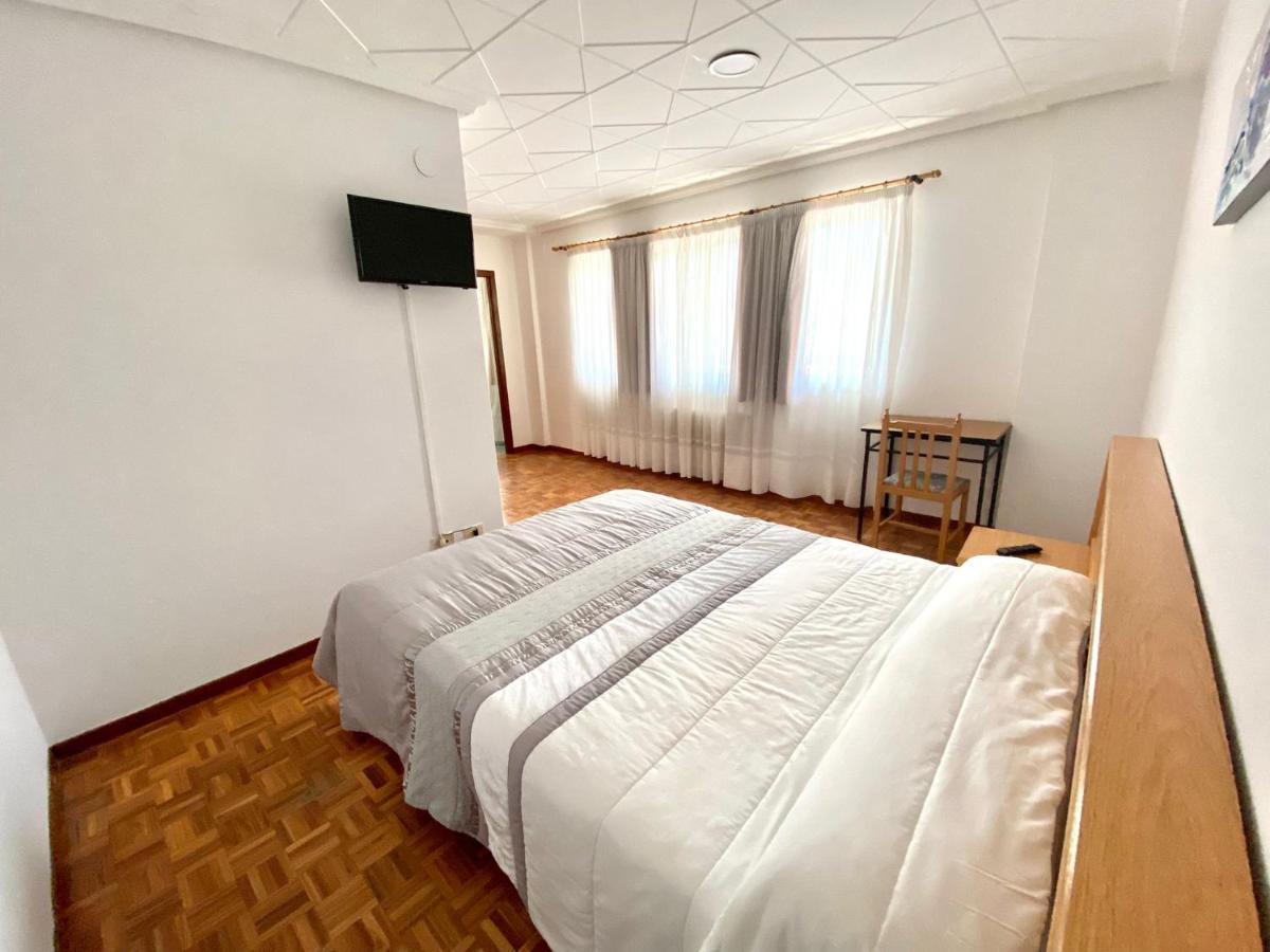 Garden Lodge Hostal Evencio 里瓦达维亚 外观 照片