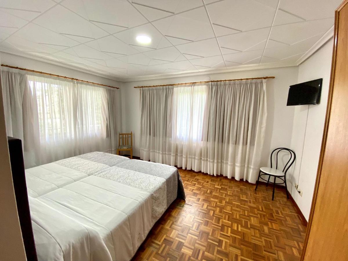 Garden Lodge Hostal Evencio 里瓦达维亚 外观 照片