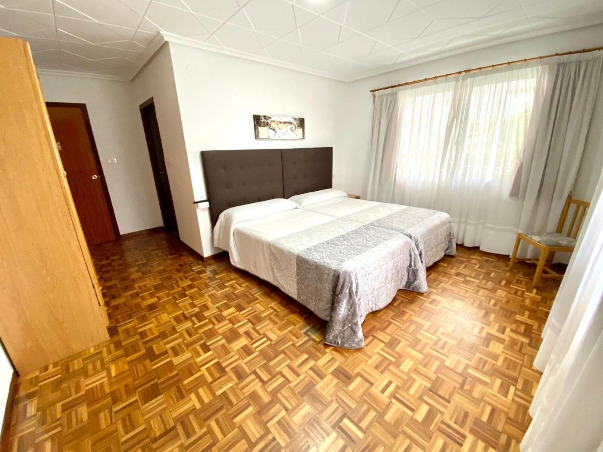 Garden Lodge Hostal Evencio 里瓦达维亚 外观 照片
