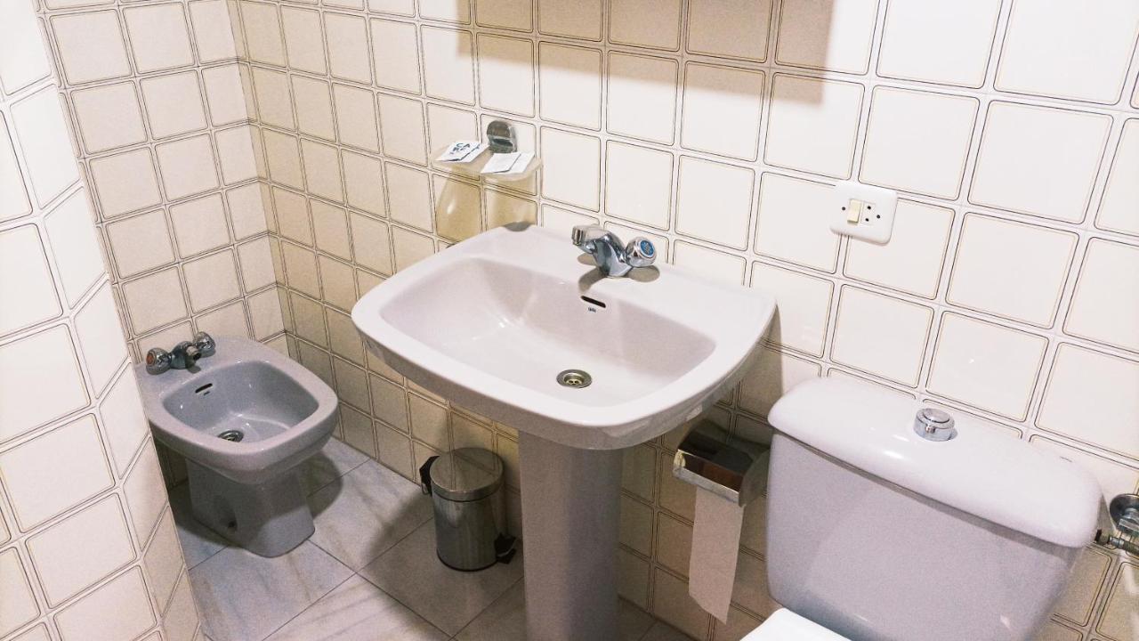 Garden Lodge Hostal Evencio 里瓦达维亚 外观 照片