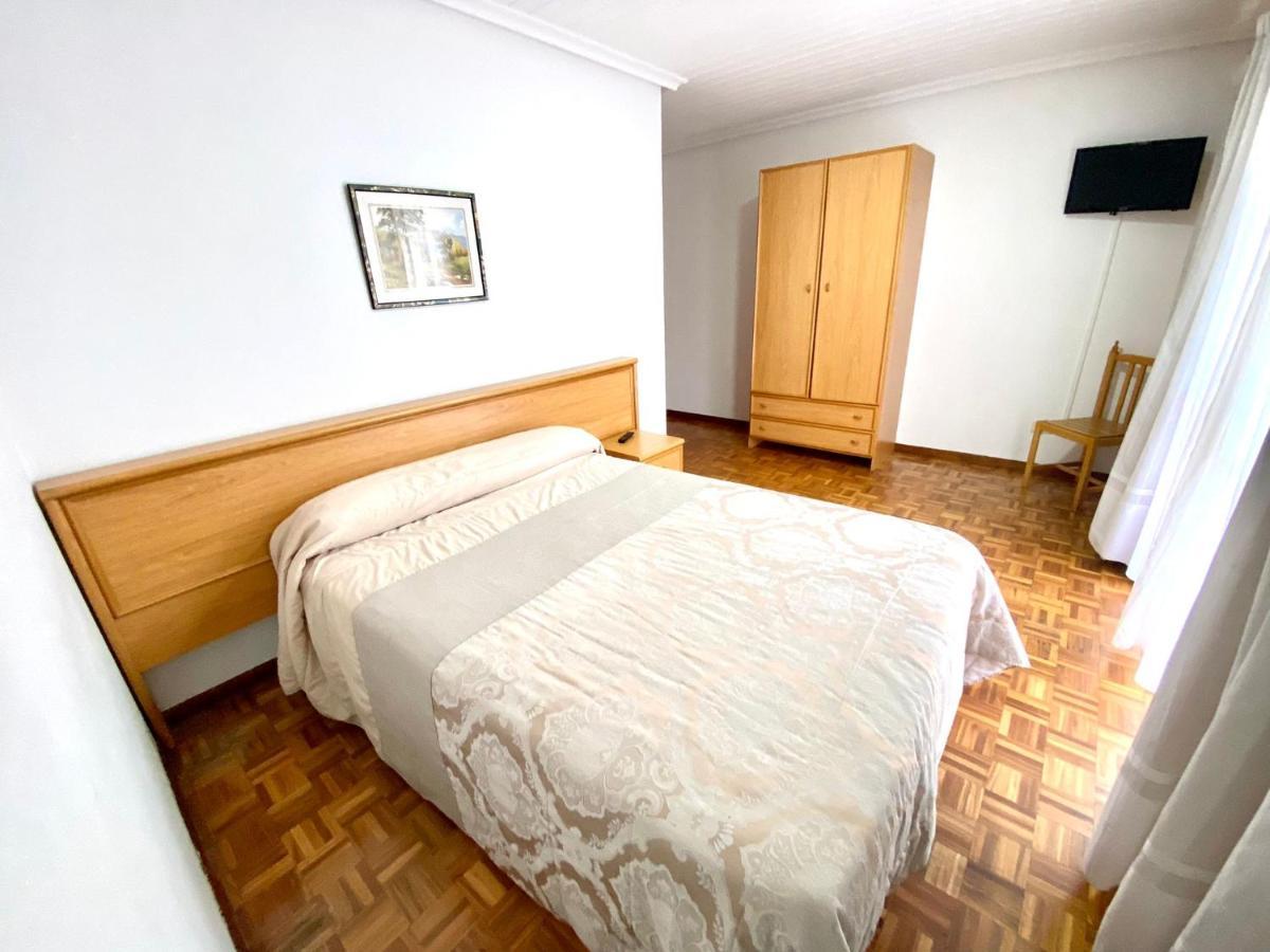 Garden Lodge Hostal Evencio 里瓦达维亚 外观 照片
