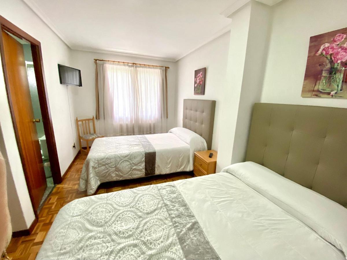 Garden Lodge Hostal Evencio 里瓦达维亚 外观 照片