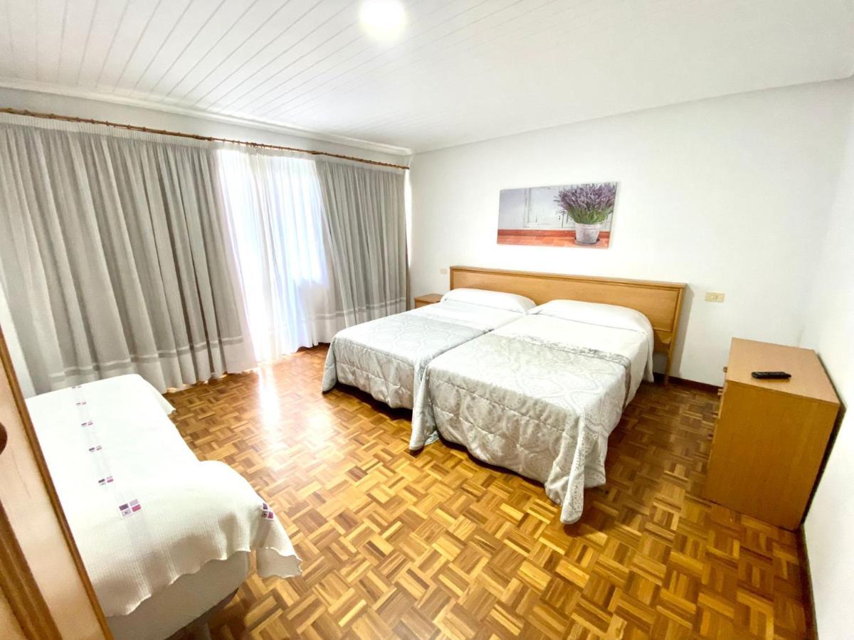 Garden Lodge Hostal Evencio 里瓦达维亚 外观 照片